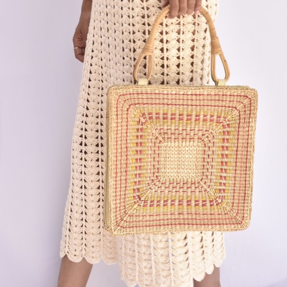 Vintage Handbags - Vintage 1970's Woven Straw Handbag Purse